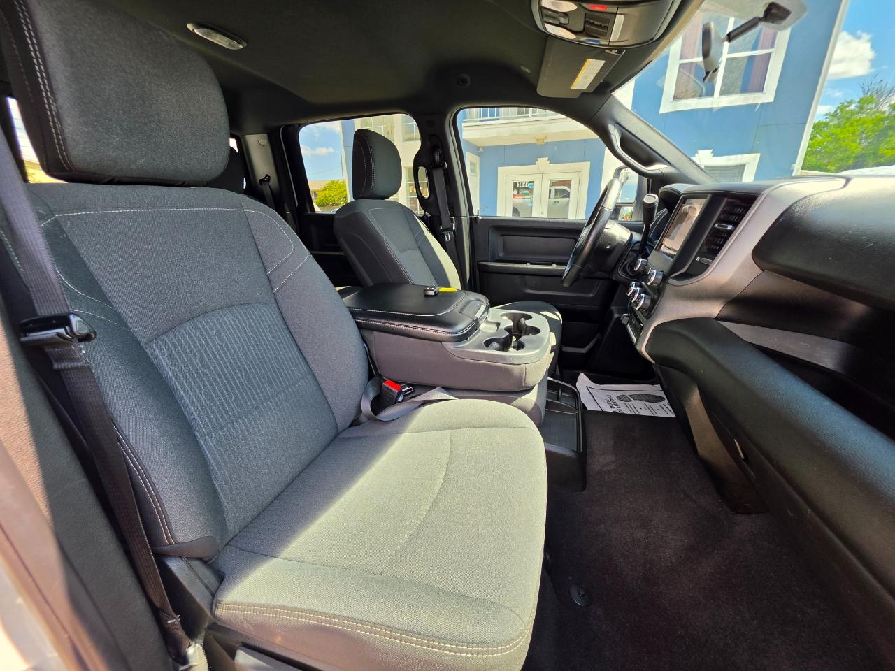 RAM 2500 Tradesman 4x4 Crew Cab 6'4" Box 2024