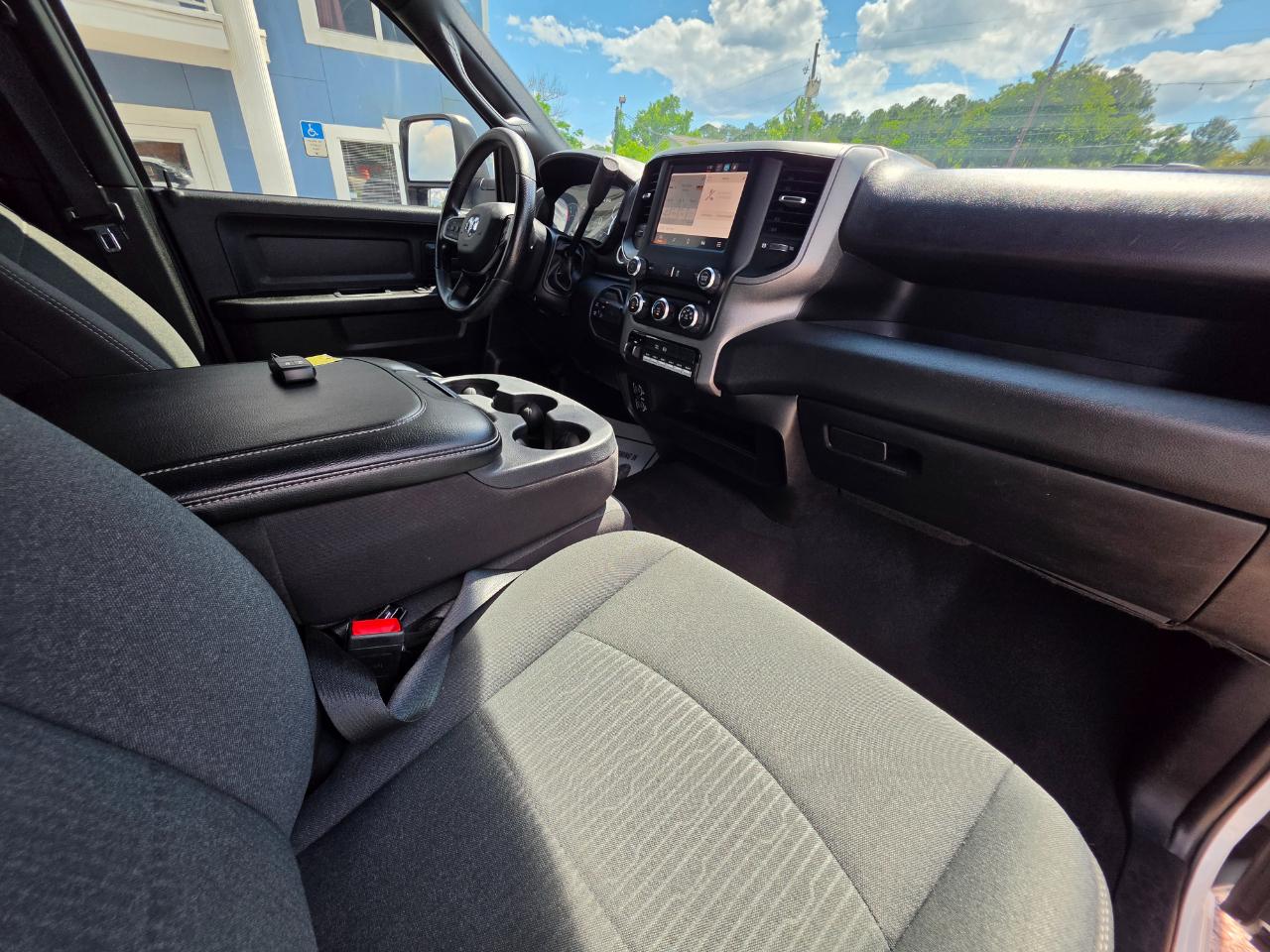 RAM 2500 Tradesman 4x4 Crew Cab 6'4" Box 2024