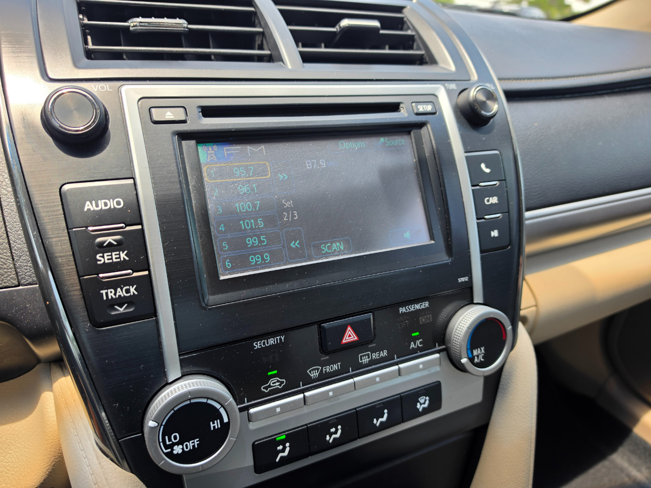 Toyota Camry 4dr Sdn I4 Auto L (Natl) 2012