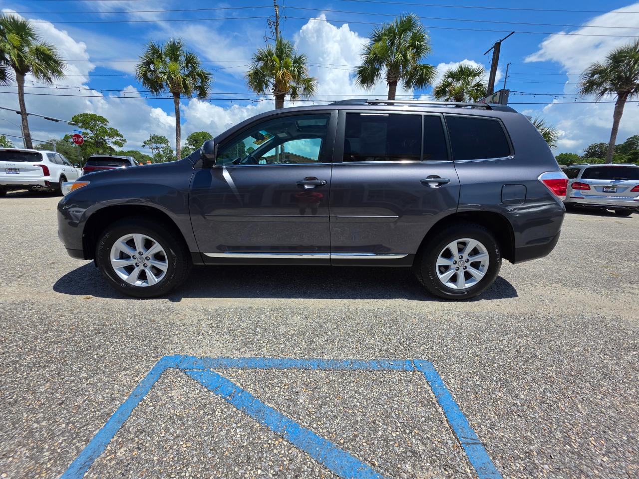 Toyota Highlander SE FWD V6 2012