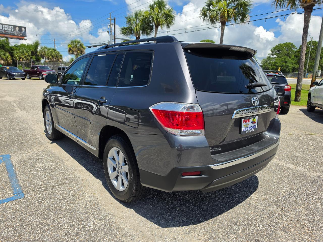Toyota Highlander SE FWD V6 2012