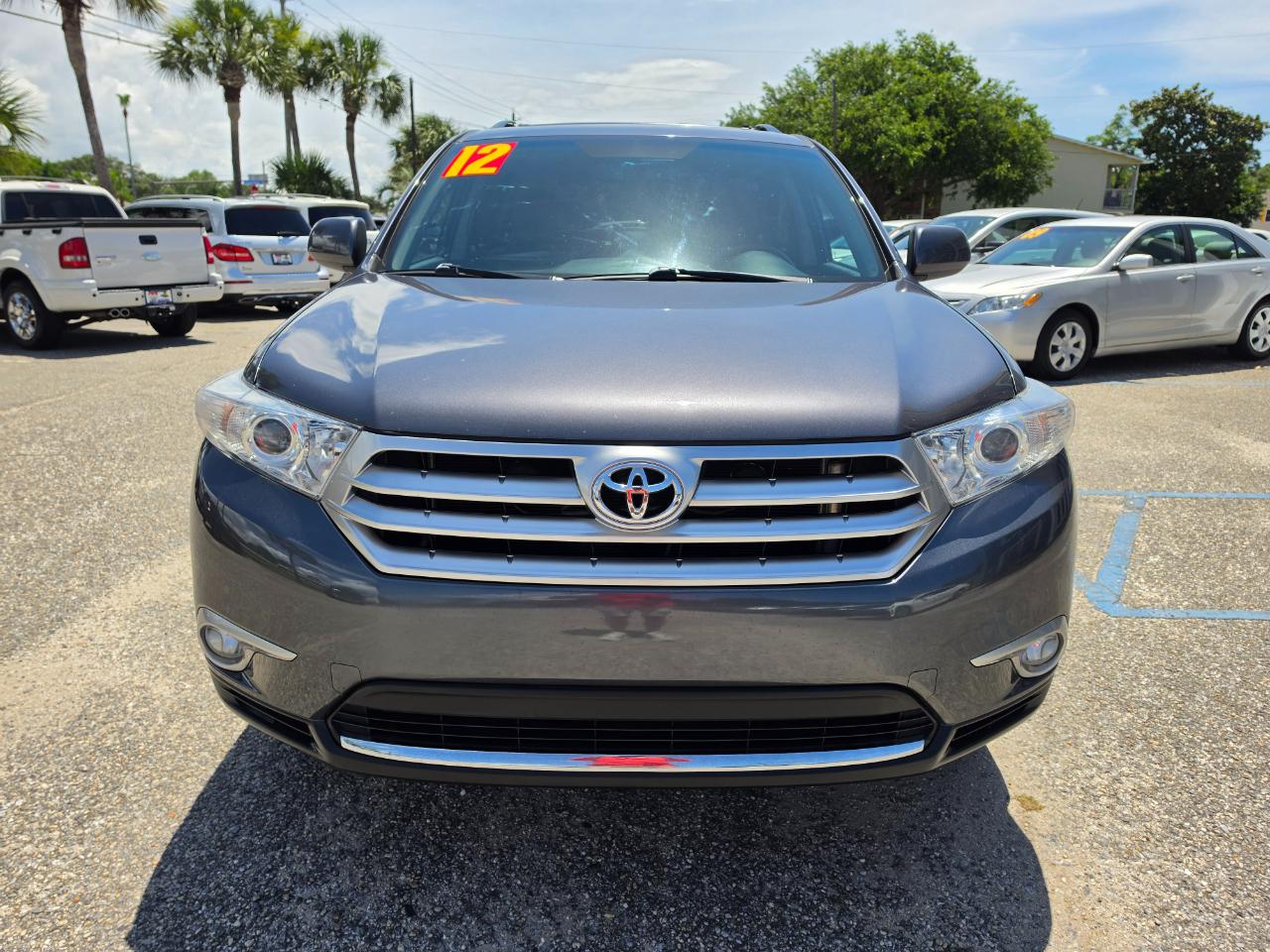 Toyota Highlander SE FWD V6 2012