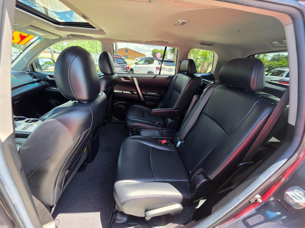 Toyota Highlander SE FWD V6 2012
