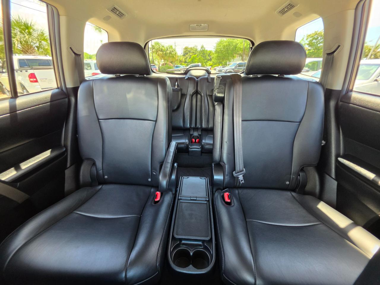 Toyota Highlander SE FWD V6 2012