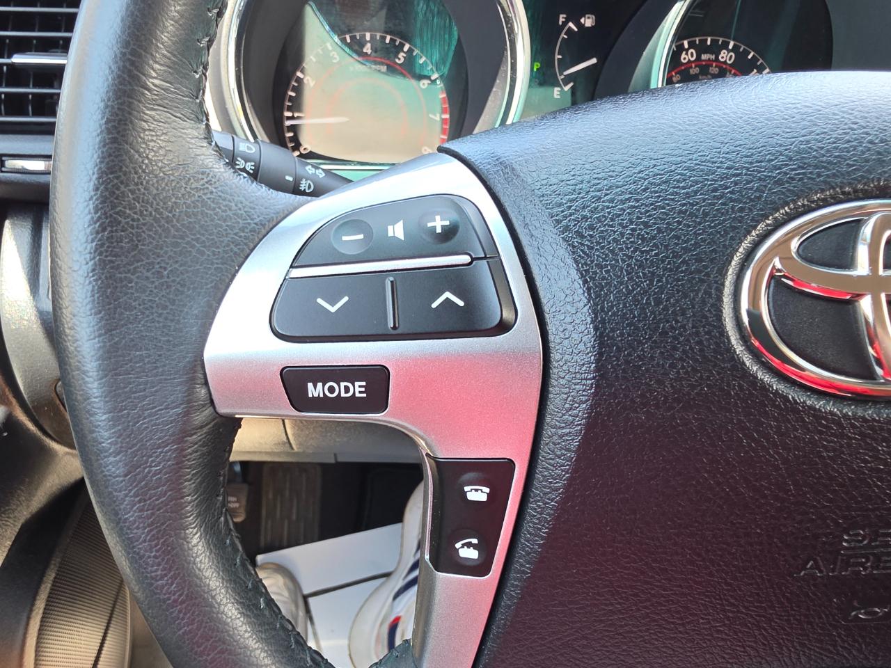 Toyota Highlander SE FWD V6 2012