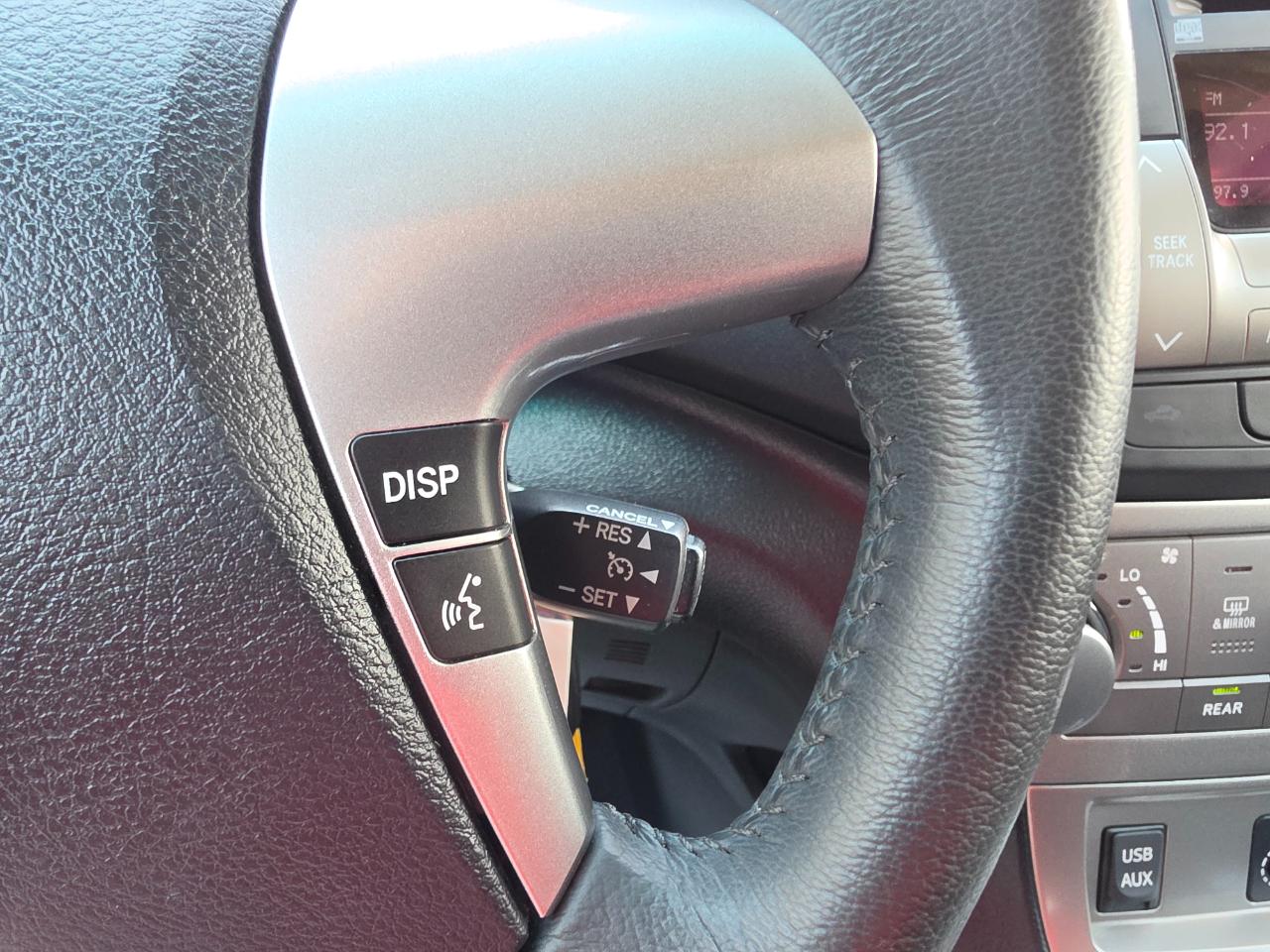 Toyota Highlander SE FWD V6 2012