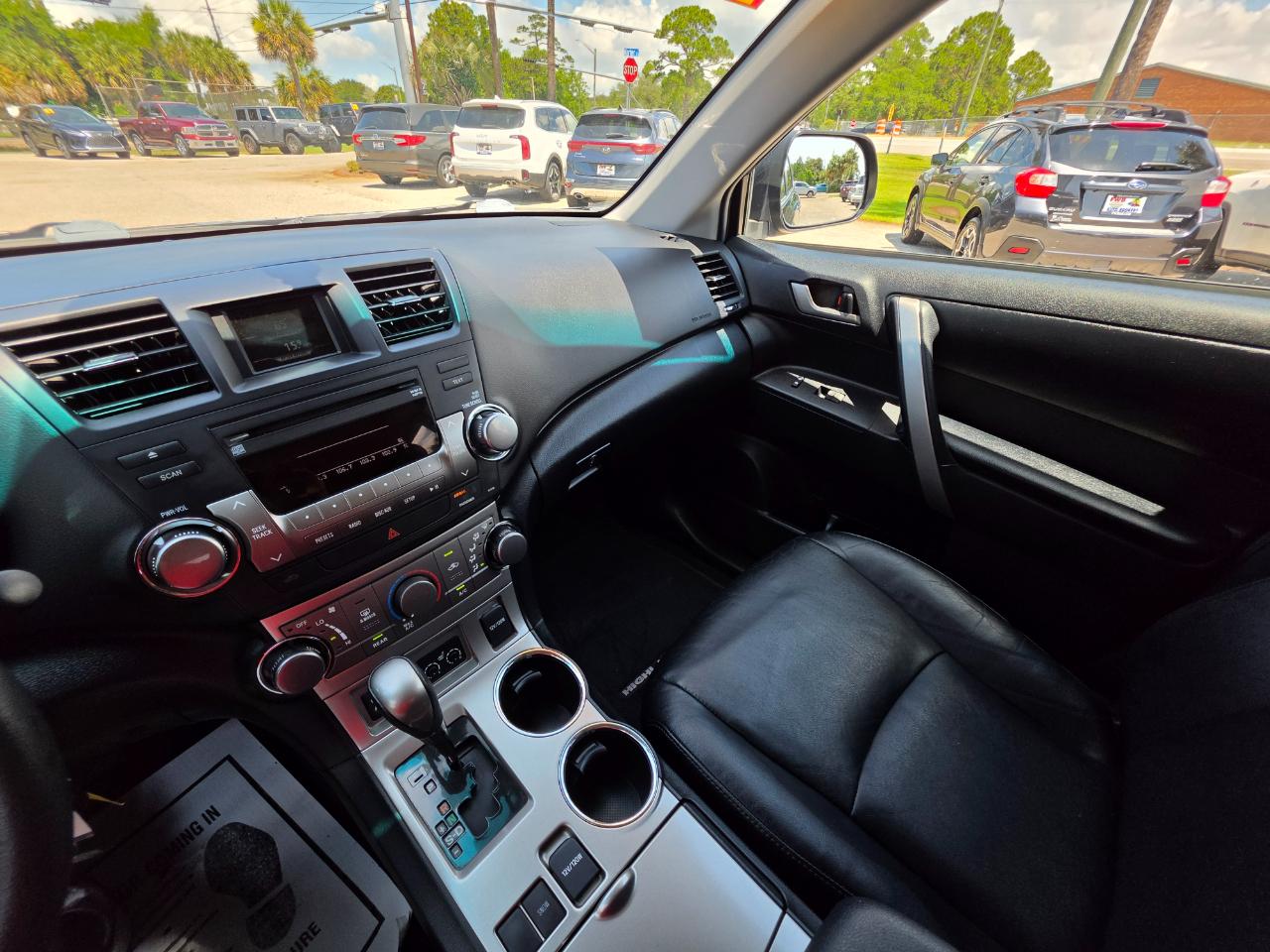 Toyota Highlander SE FWD V6 2012