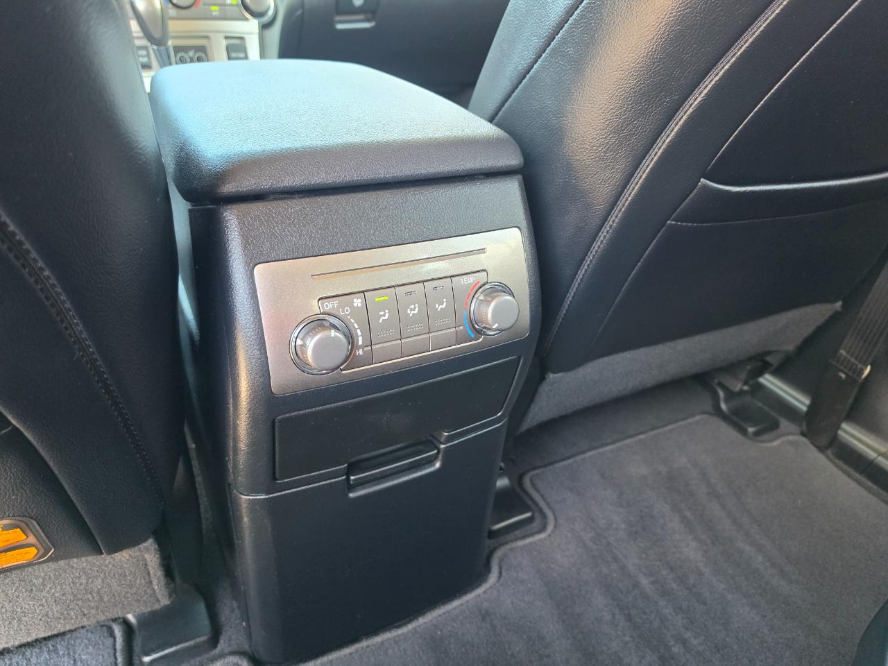 Toyota Highlander SE FWD V6 2012