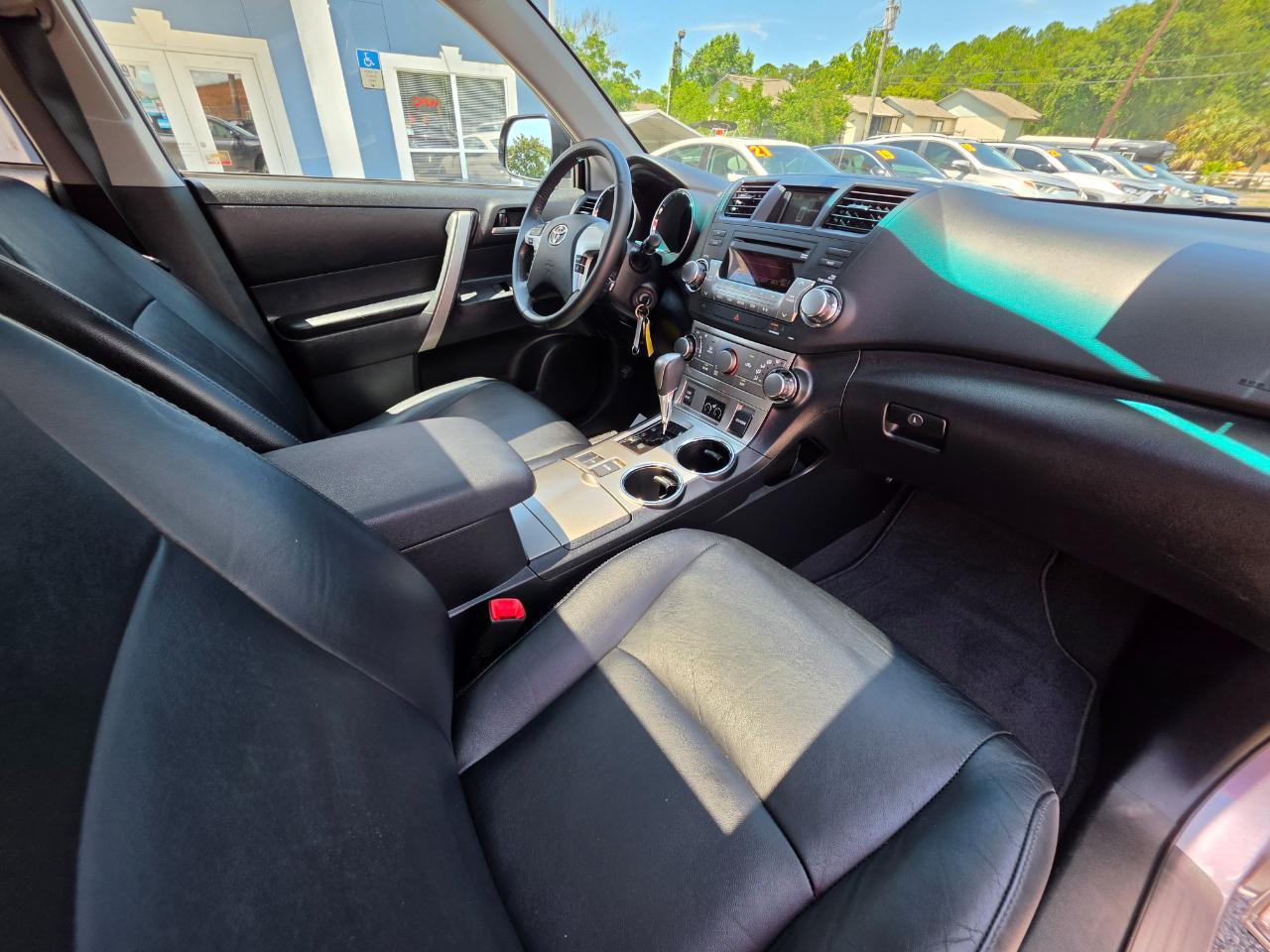 Toyota Highlander SE FWD V6 2012