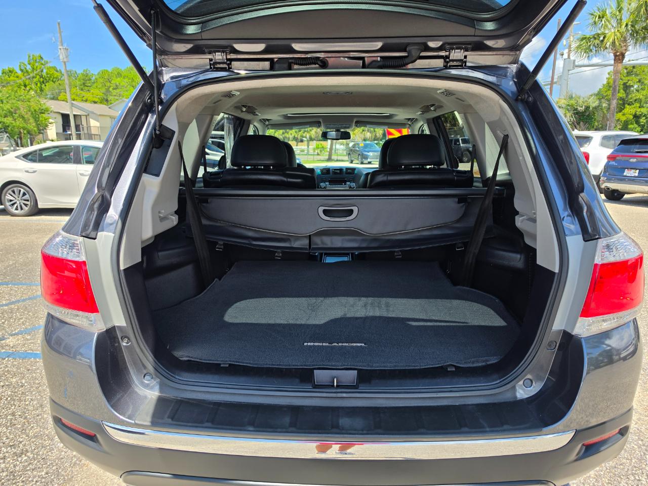 Toyota Highlander SE FWD V6 2012