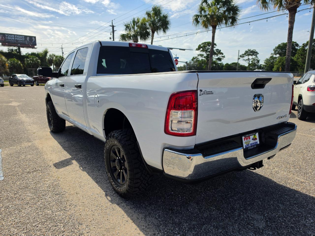 RAM 2500 Tradesman 4x4 Crew Cab 6'4" Box 2021