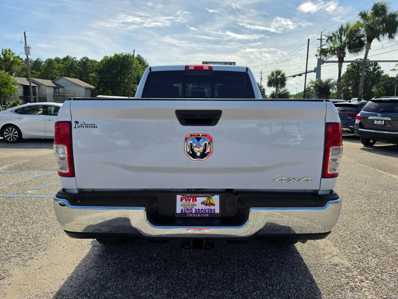 RAM 2500 Tradesman 4x4 Crew Cab 6'4" Box 2021