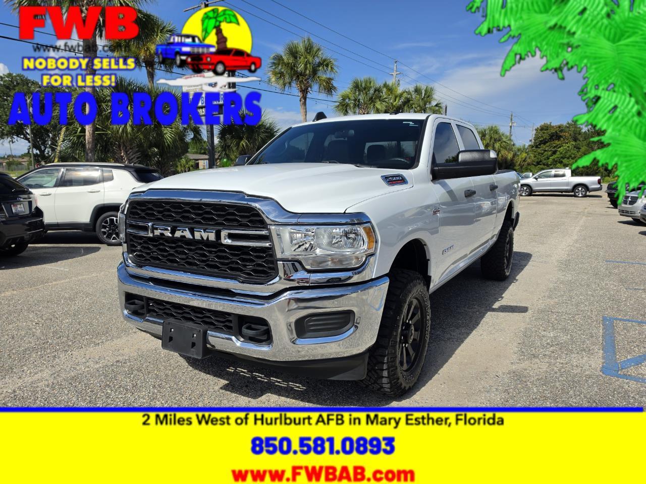 RAM 2500 Tradesman 4x4 Crew Cab 6'4" Box 2021