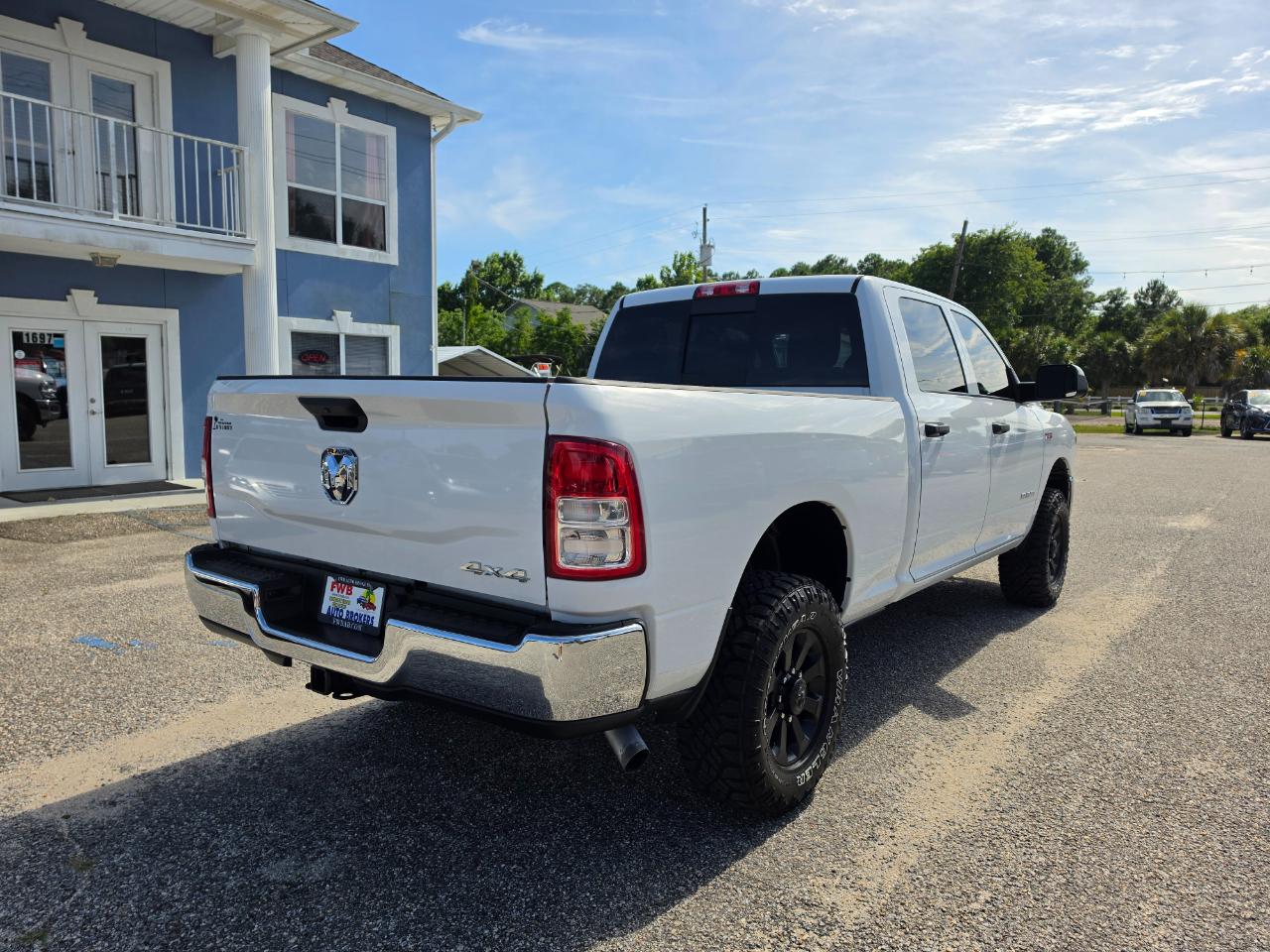 RAM 2500 Tradesman 4x4 Crew Cab 6'4" Box 2021