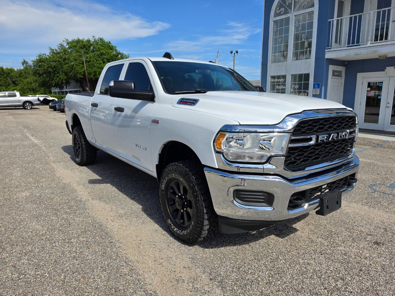 RAM 2500 Tradesman 4x4 Crew Cab 6'4" Box 2021