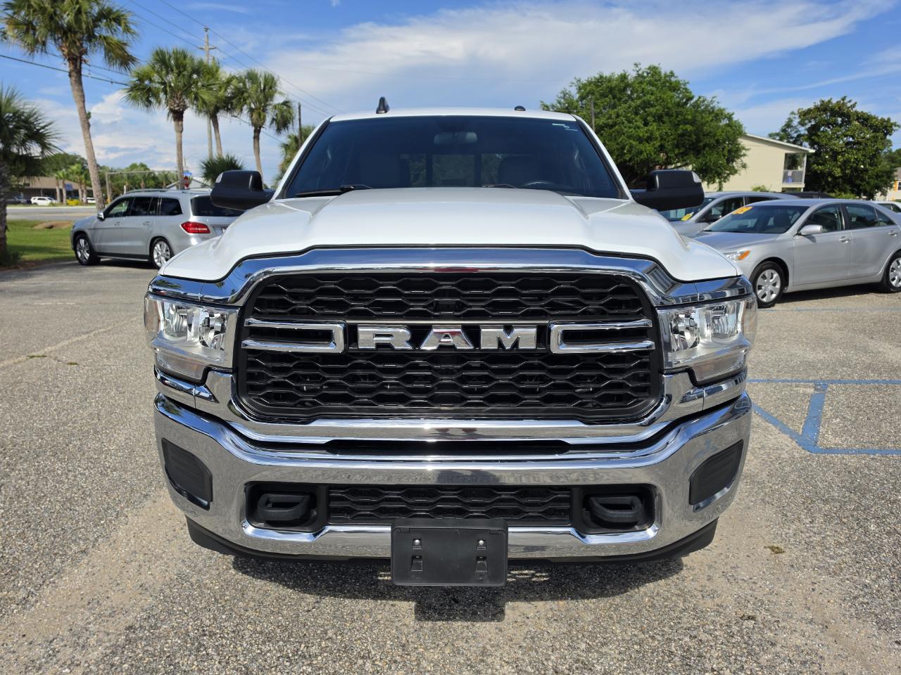 RAM 2500 Tradesman 4x4 Crew Cab 6'4" Box 2021