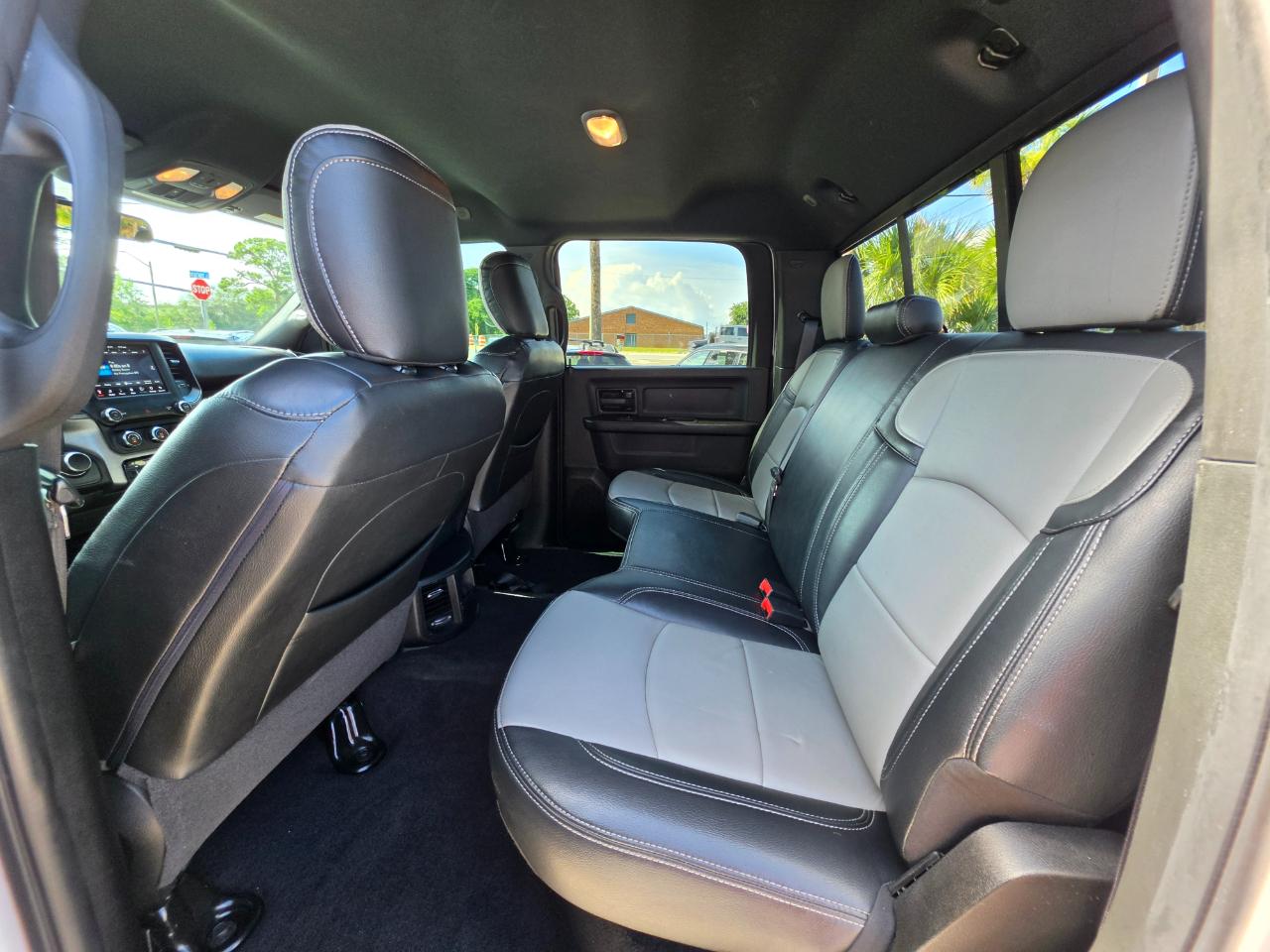 RAM 2500 Tradesman 4x4 Crew Cab 6'4" Box 2021
