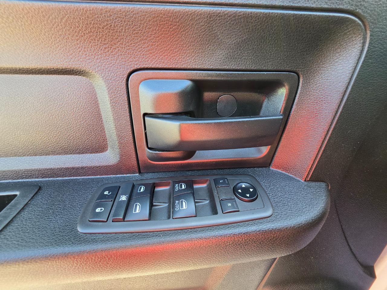 RAM 2500 Tradesman 4x4 Crew Cab 6'4" Box 2021