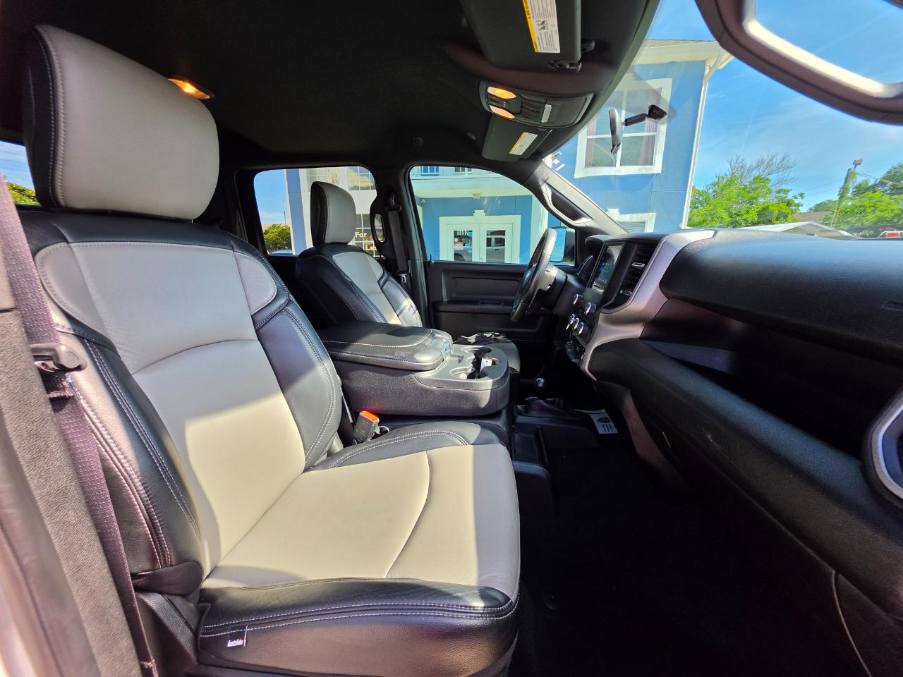RAM 2500 Tradesman 4x4 Crew Cab 6'4" Box 2021