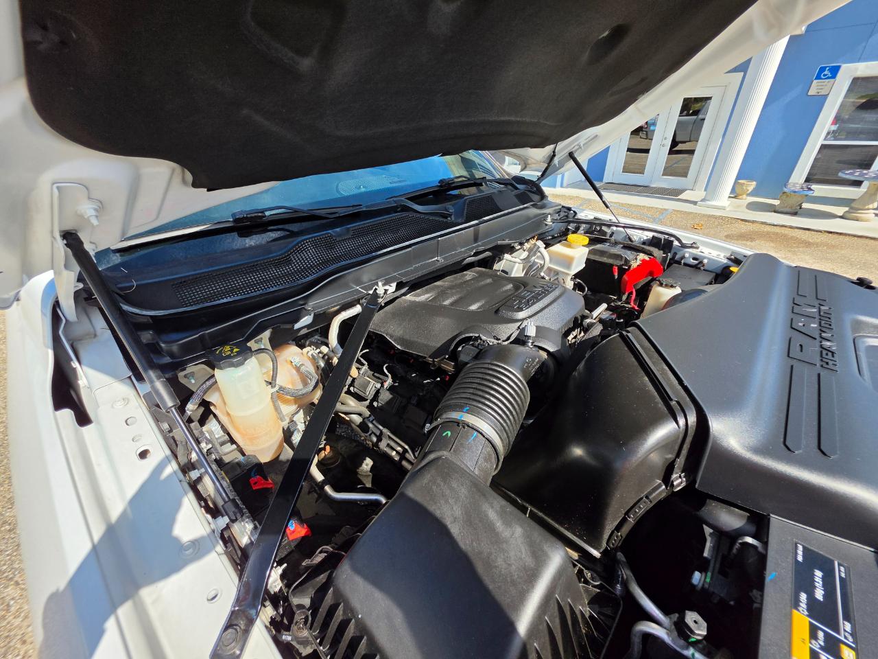 RAM 2500 Tradesman 4x4 Crew Cab 6'4" Box 2021