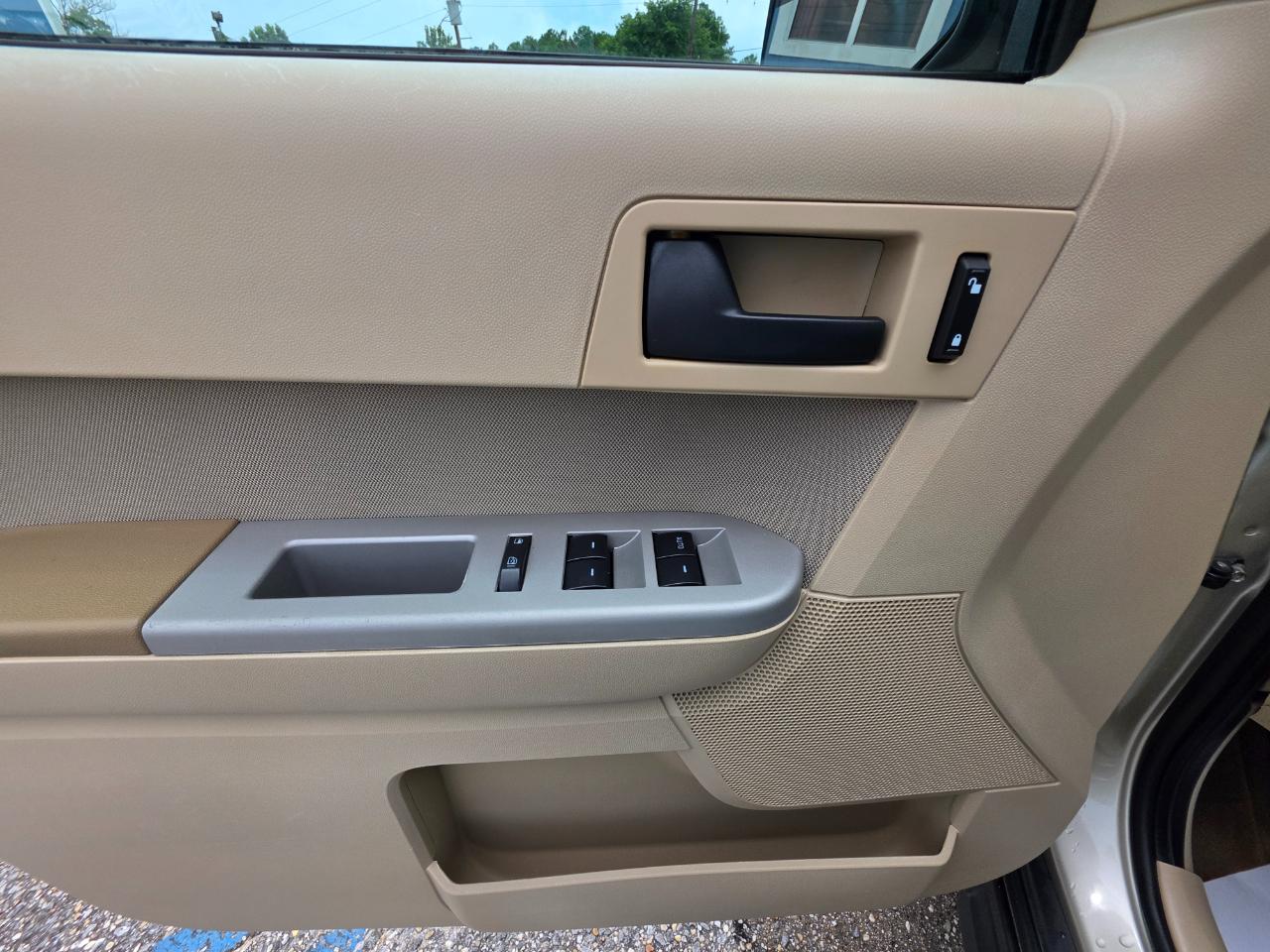 Ford Escape FWD 4dr XLT 2012