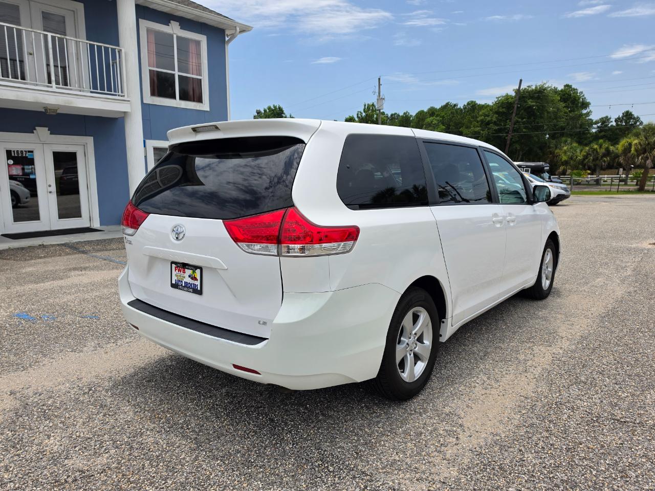 Toyota Sienna  2012