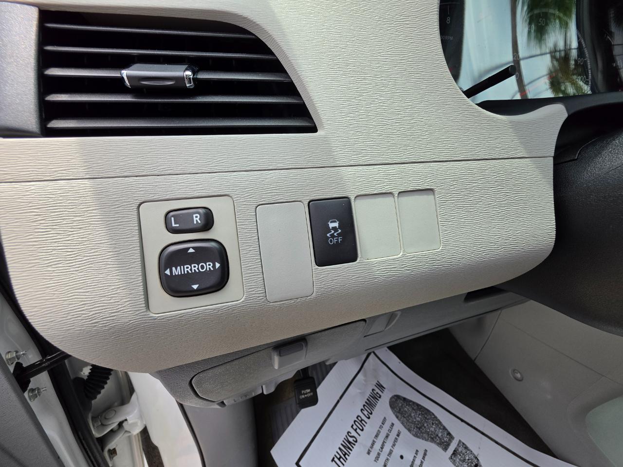 Toyota Sienna  2012