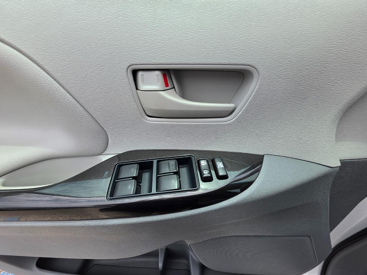 Toyota Sienna  2012