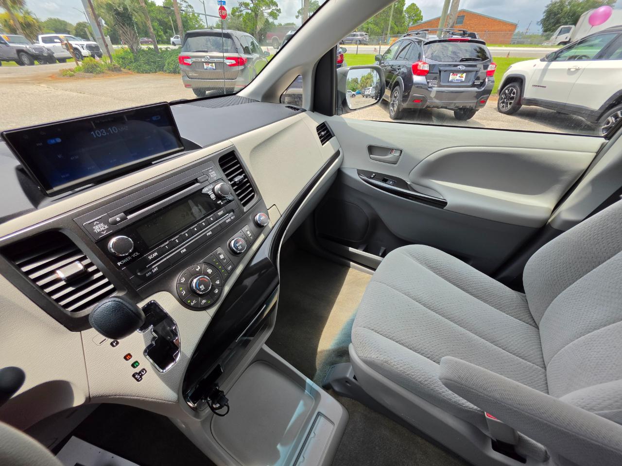 Toyota Sienna  2012