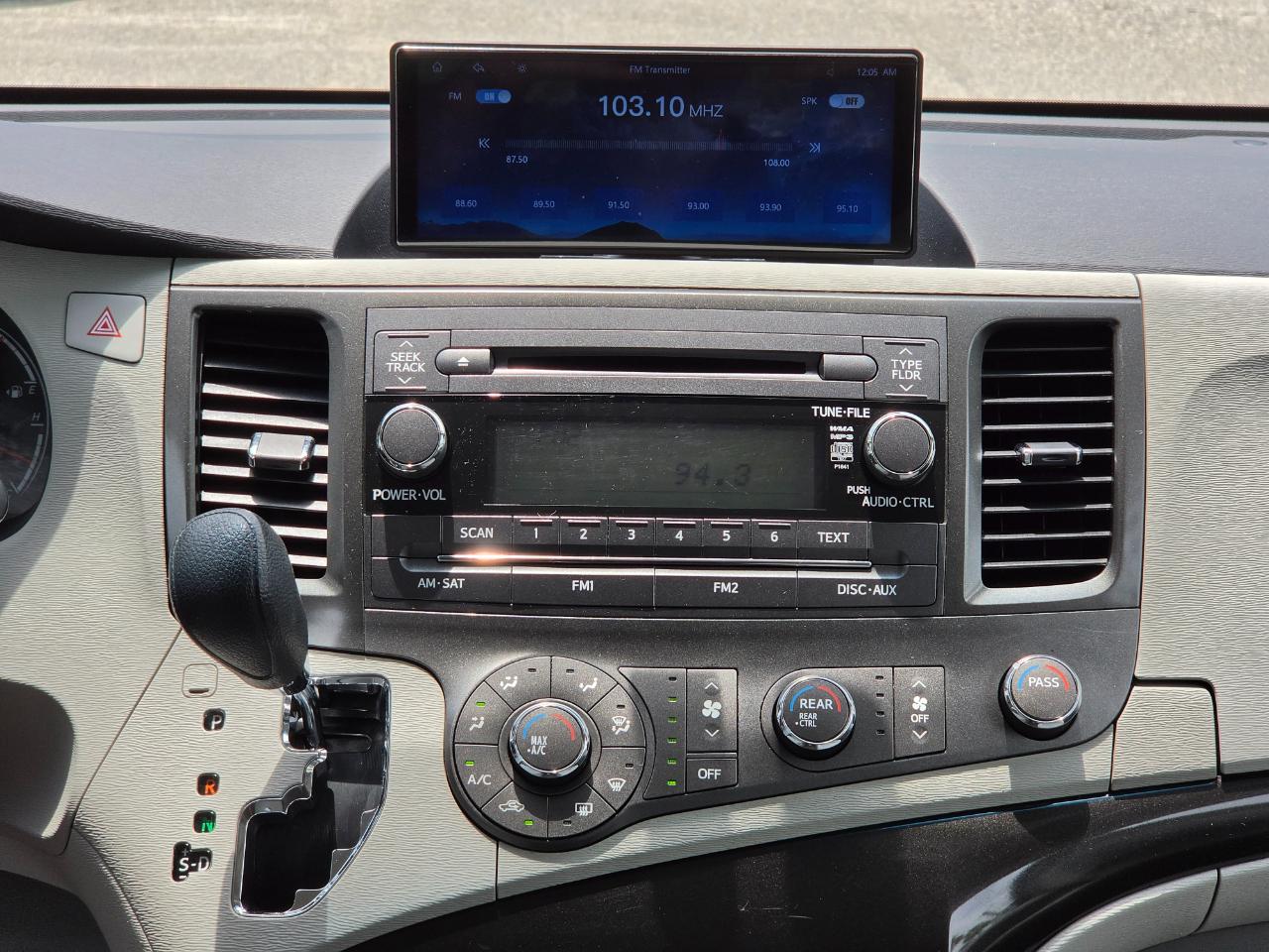 Toyota Sienna  2012