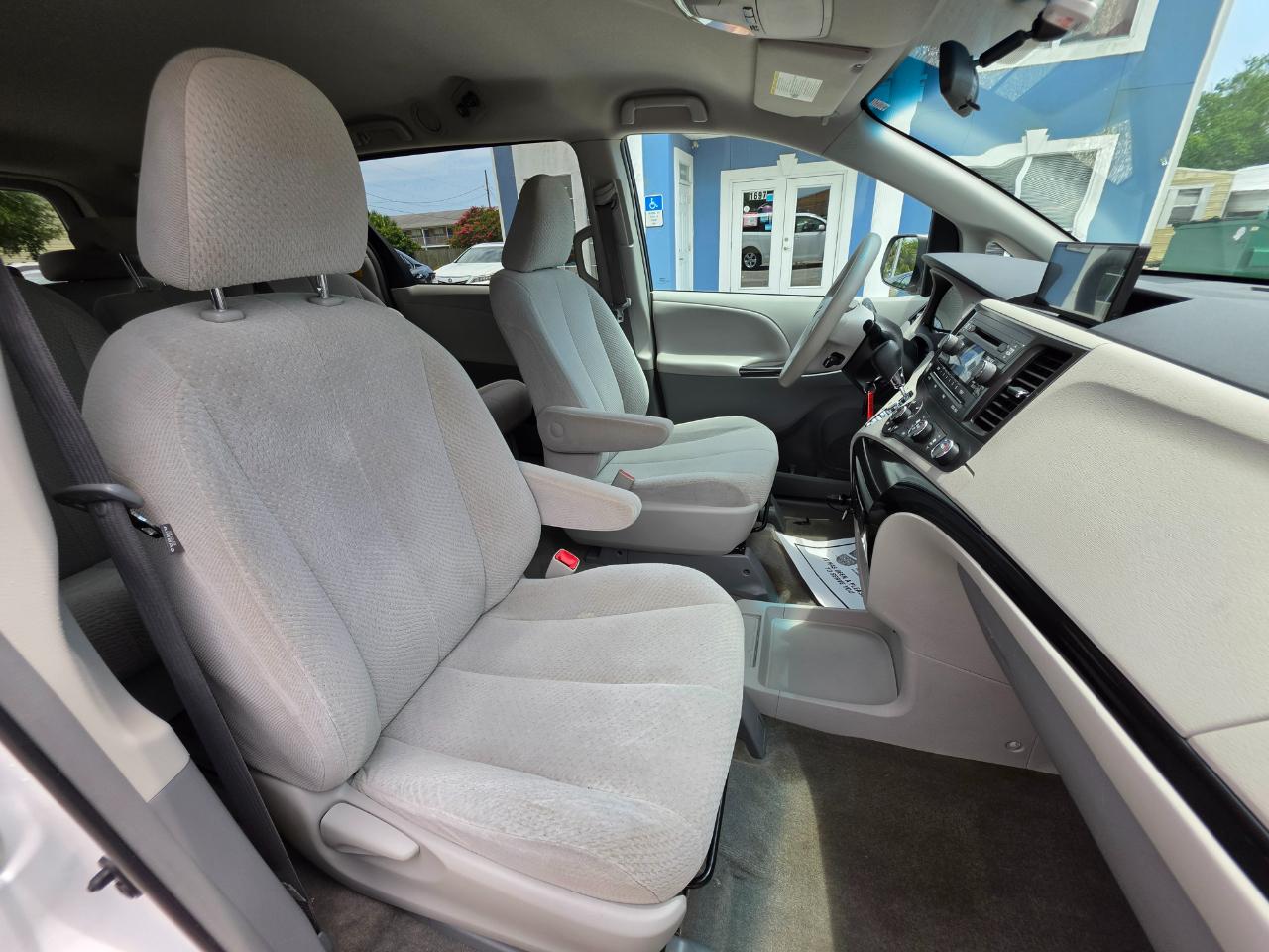 Toyota Sienna  2012