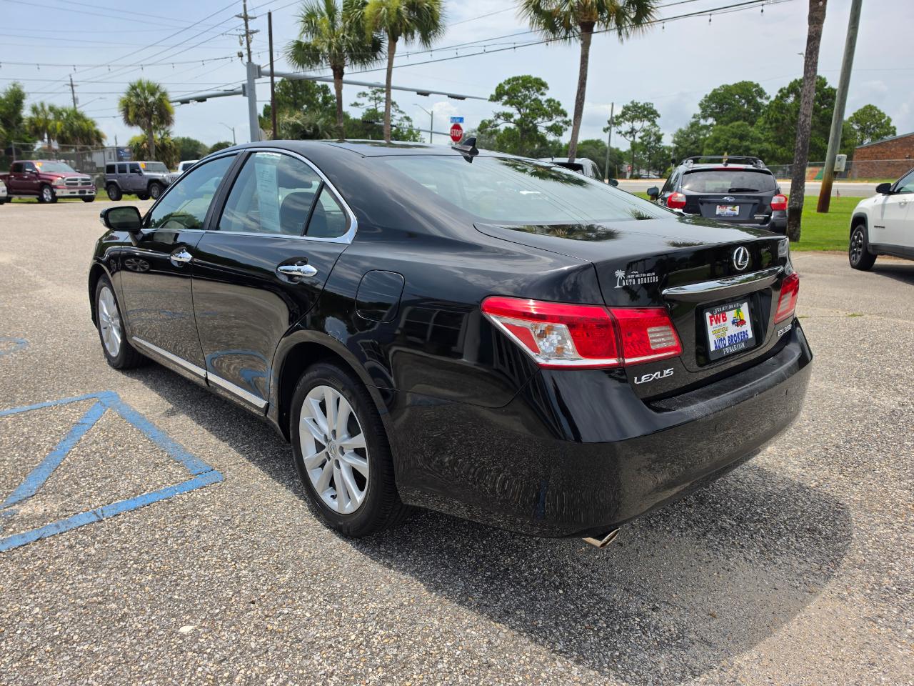 Lexus ES 350 4dr Sdn 2010