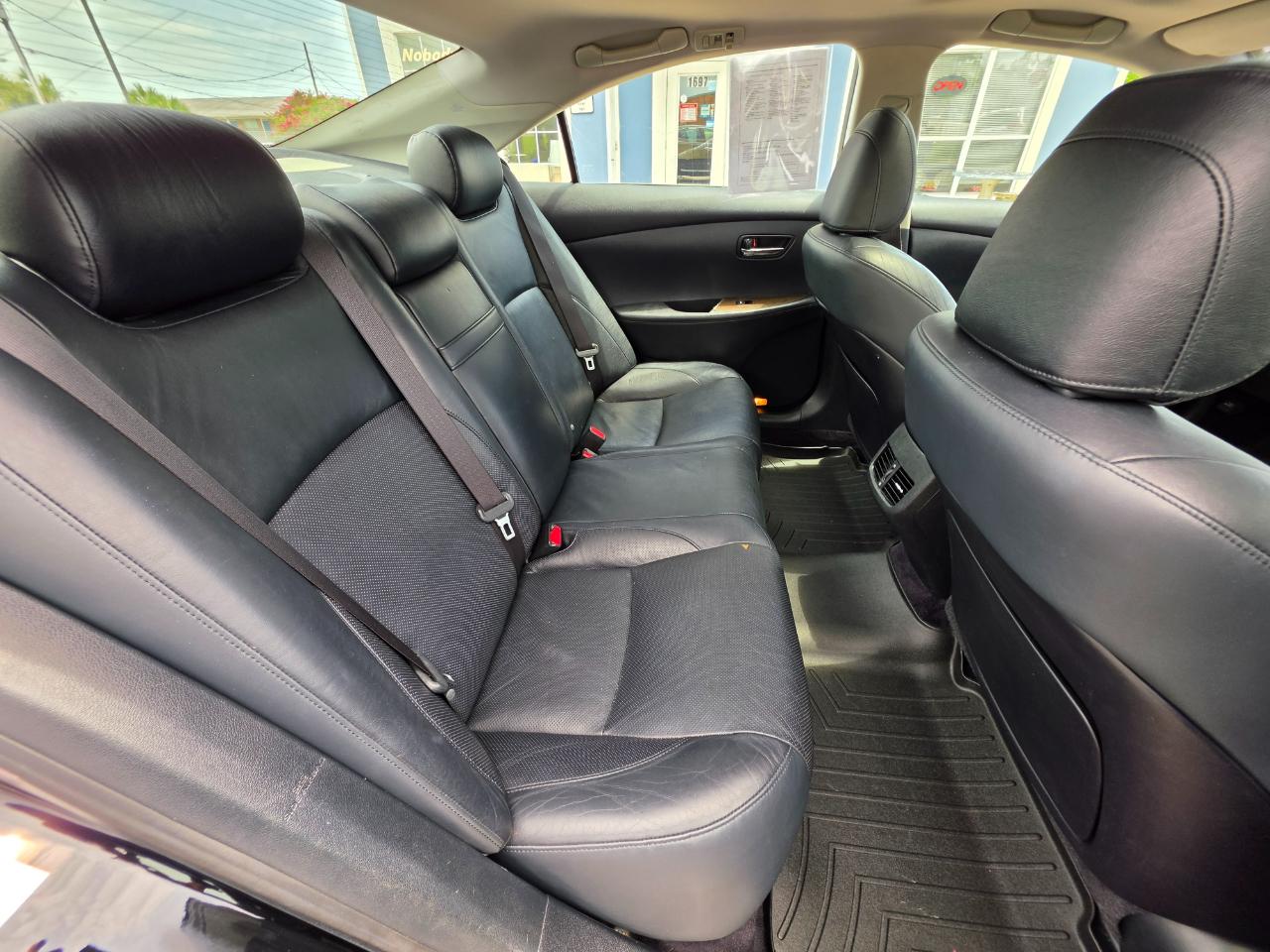Lexus ES 350 4dr Sdn 2010