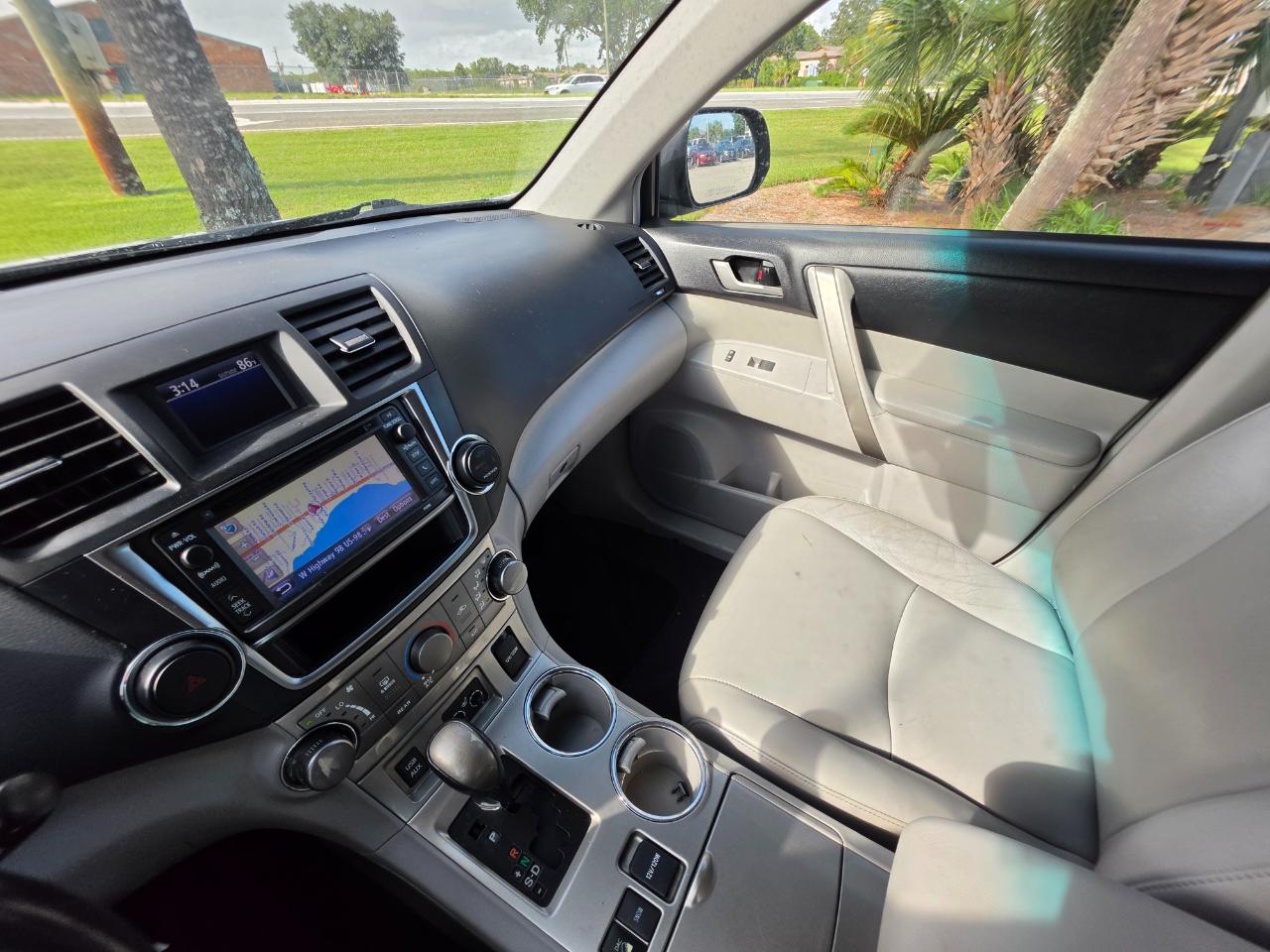 Toyota Highlander  2013