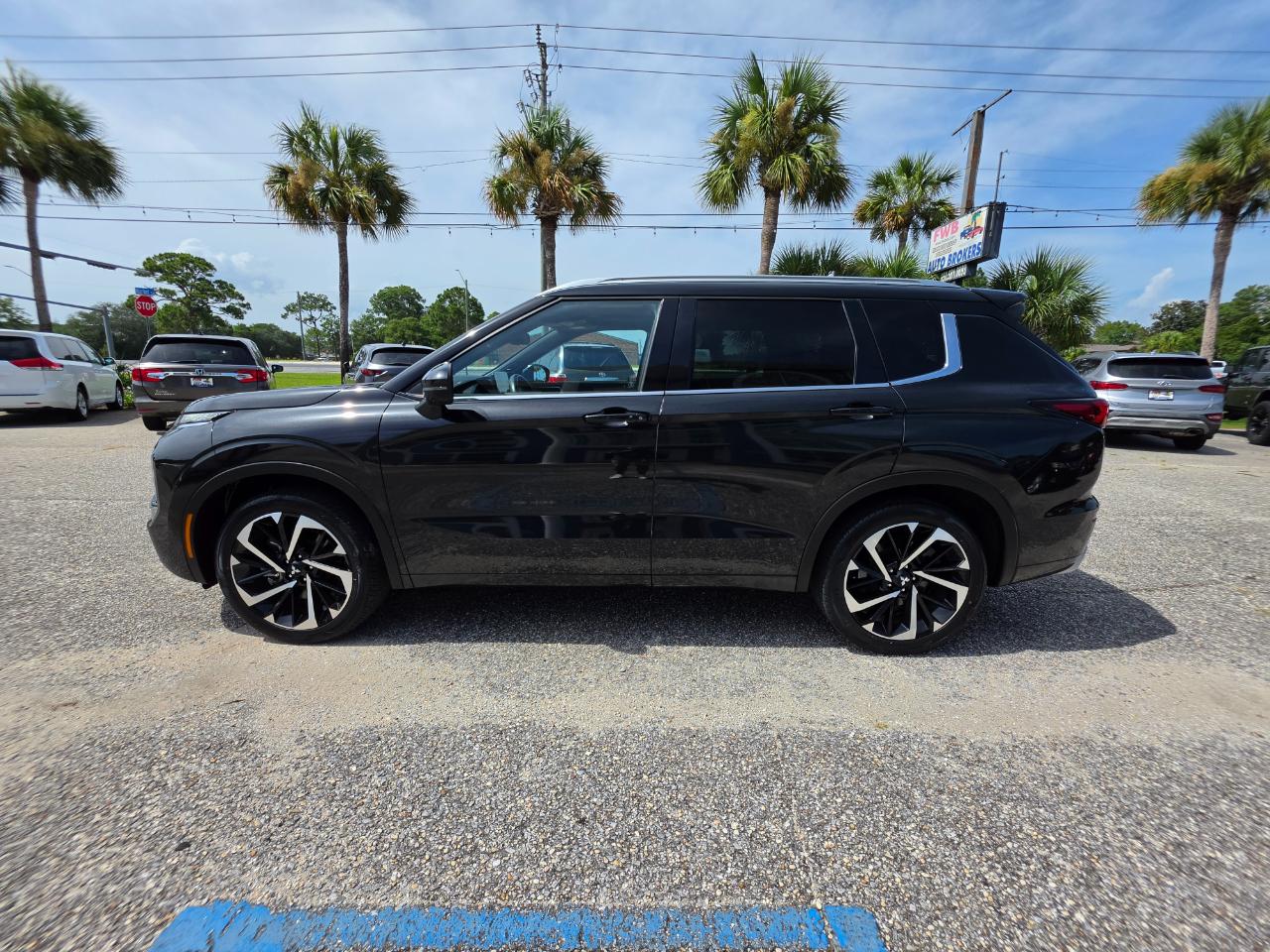 Mitsubishi Outlander  2022