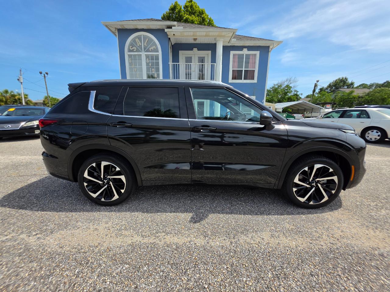 Mitsubishi Outlander  2022