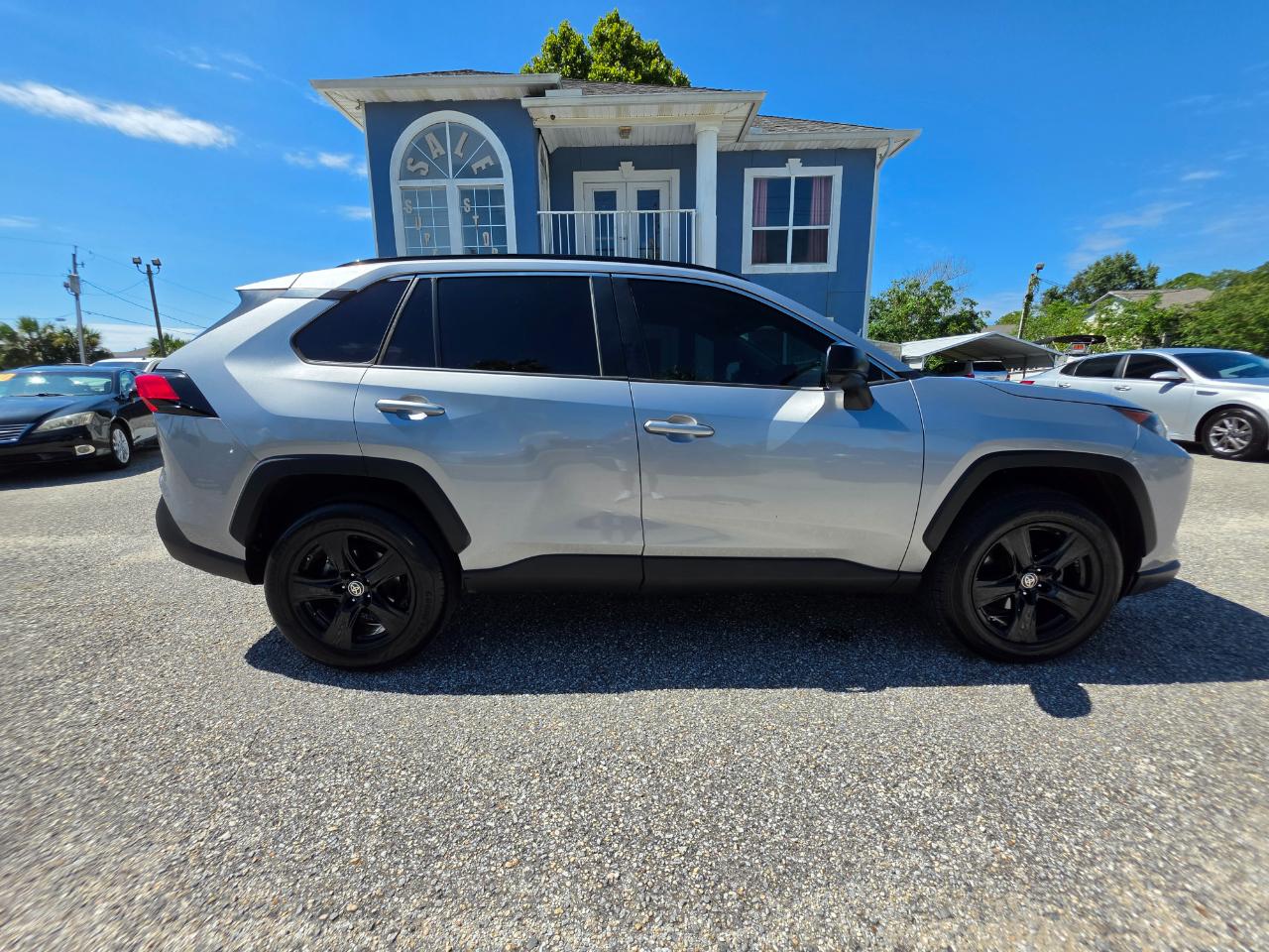 Toyota RAV4 LE FWD (Natl) 2020