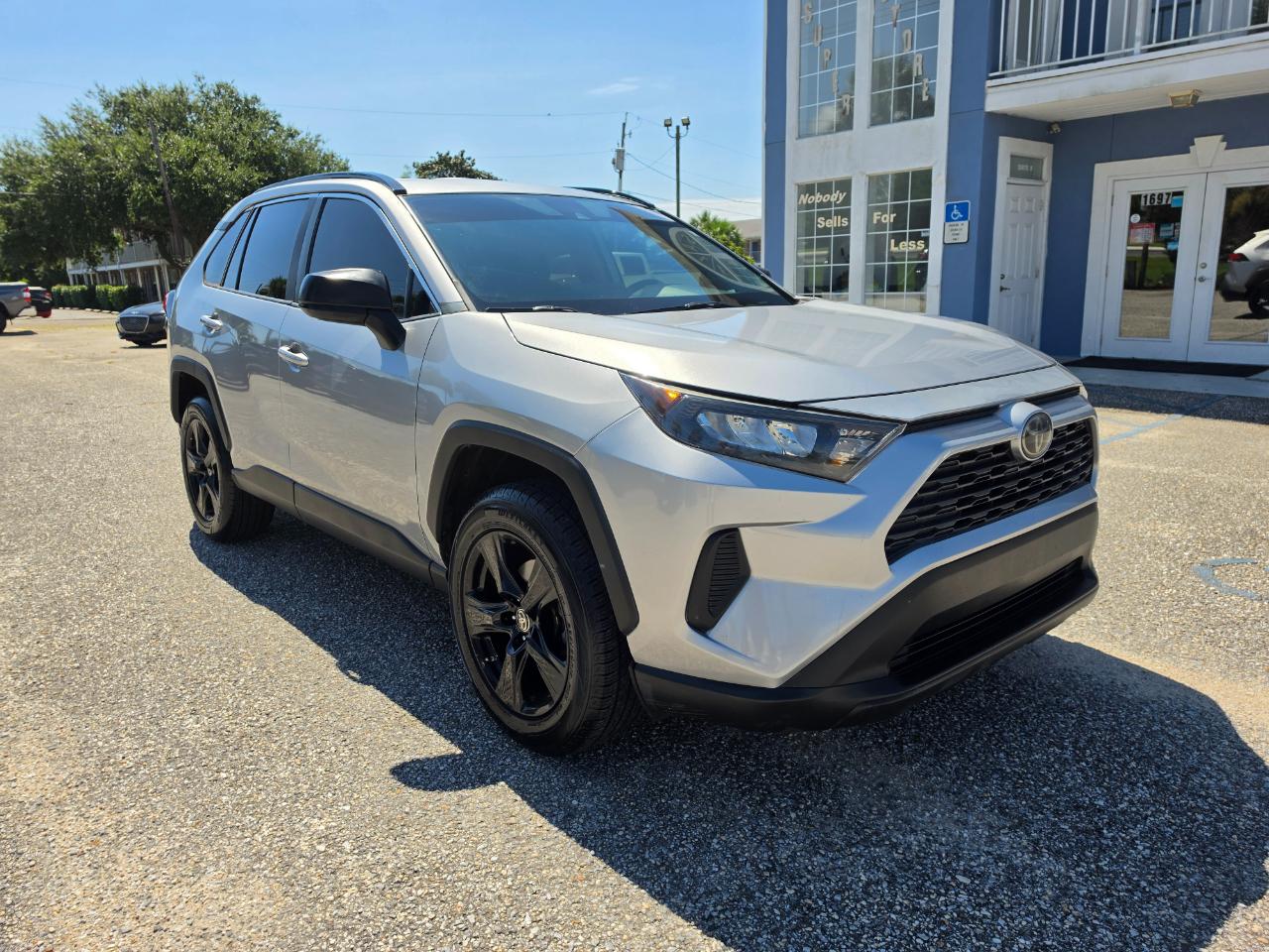 Toyota RAV4 LE FWD (Natl) 2020