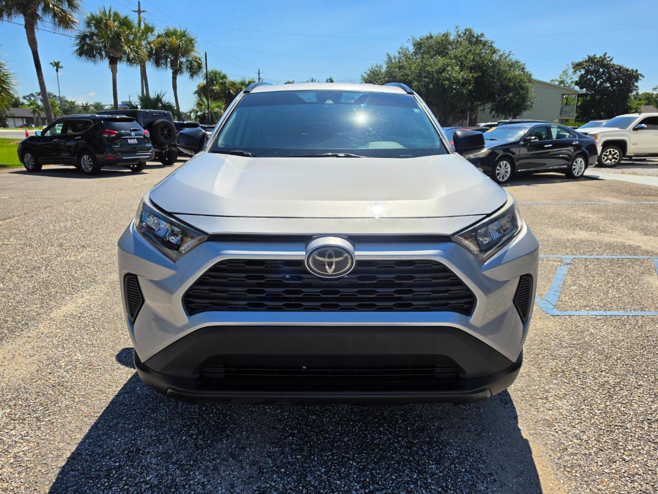 Toyota RAV4 LE FWD (Natl) 2020
