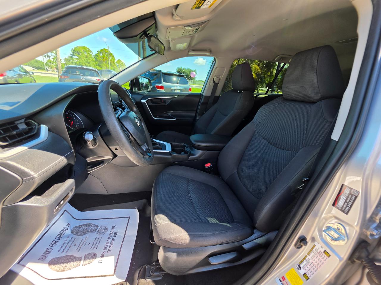 Toyota RAV4 LE FWD (Natl) 2020