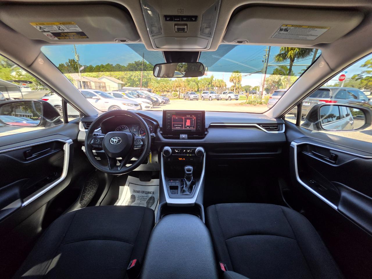 Toyota RAV4 LE FWD (Natl) 2020