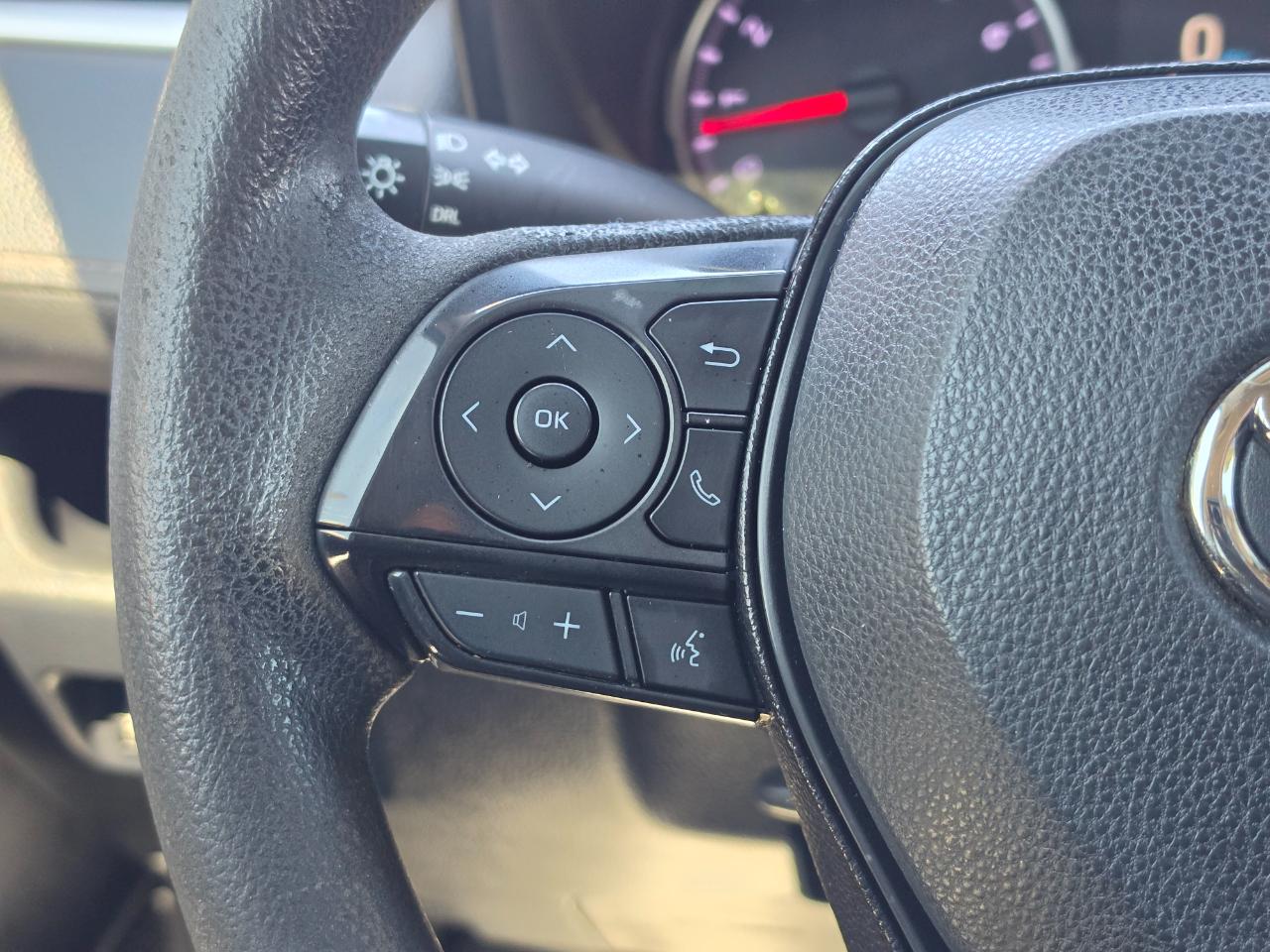 Toyota RAV4 LE FWD (Natl) 2020