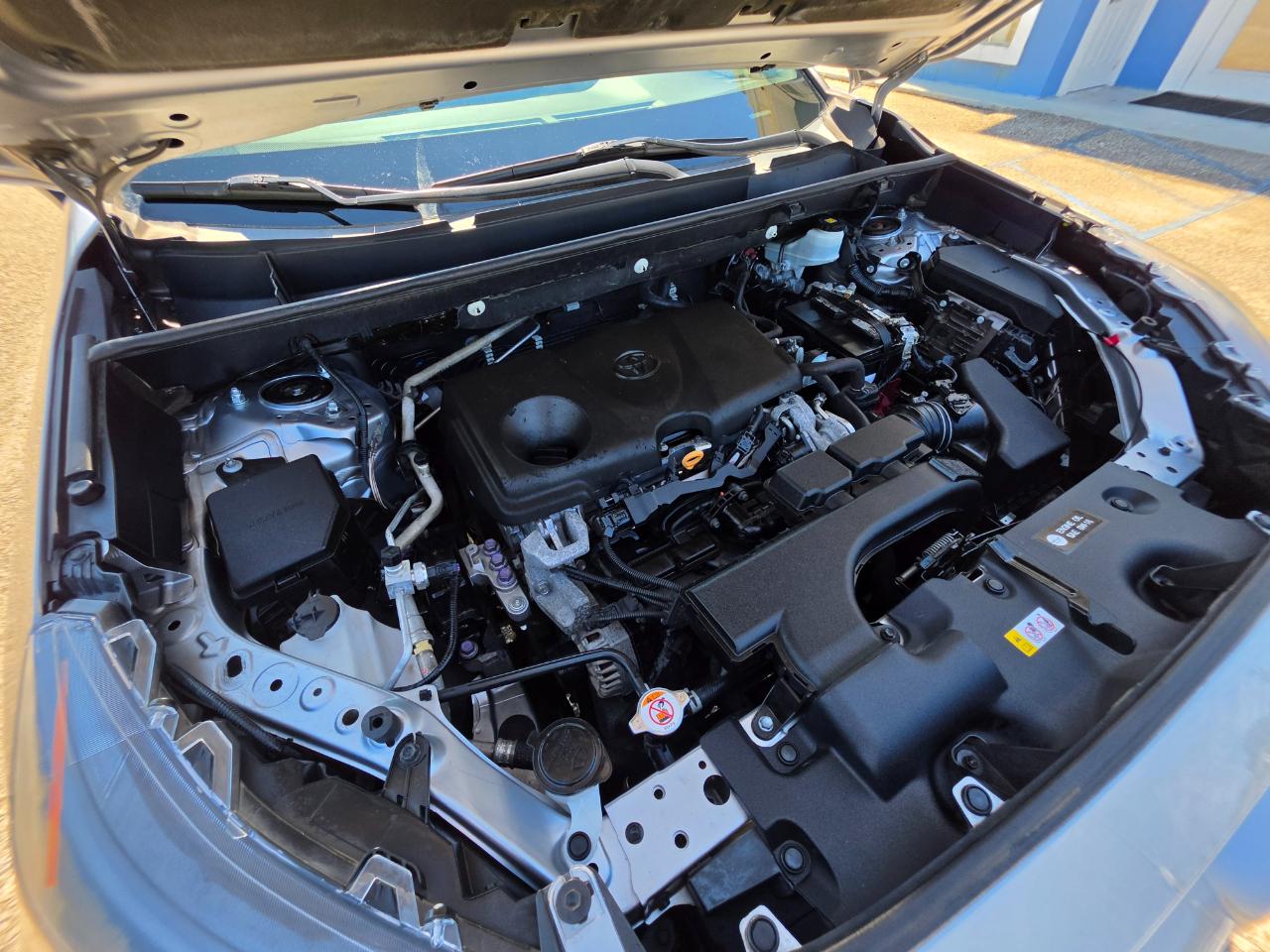 Toyota RAV4 LE FWD (Natl) 2020