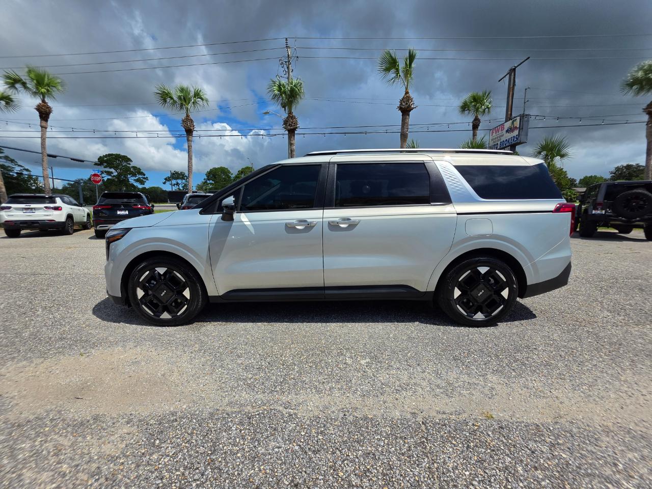 Kia Carnival EX FWD 2025