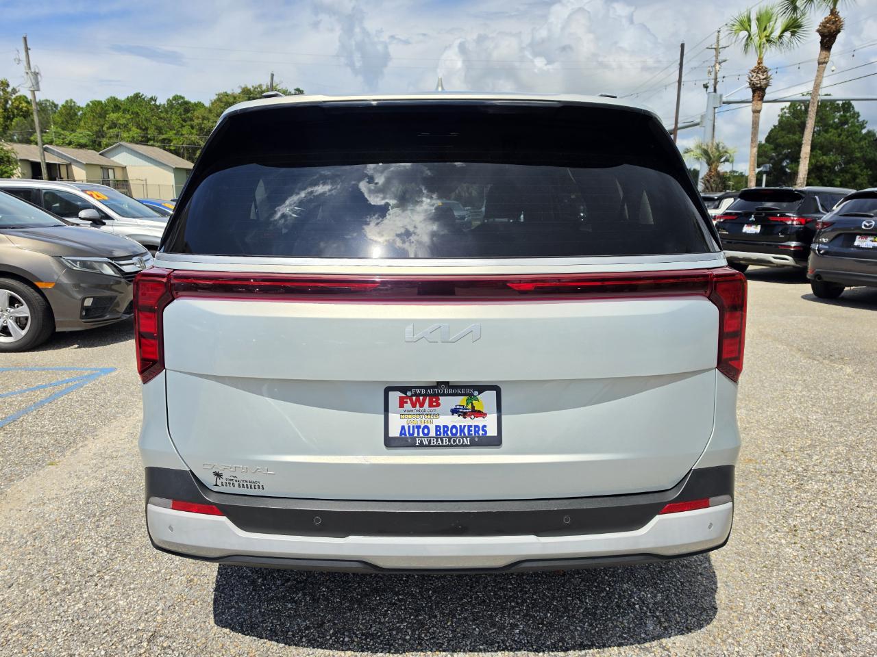 Kia Carnival EX FWD 2025