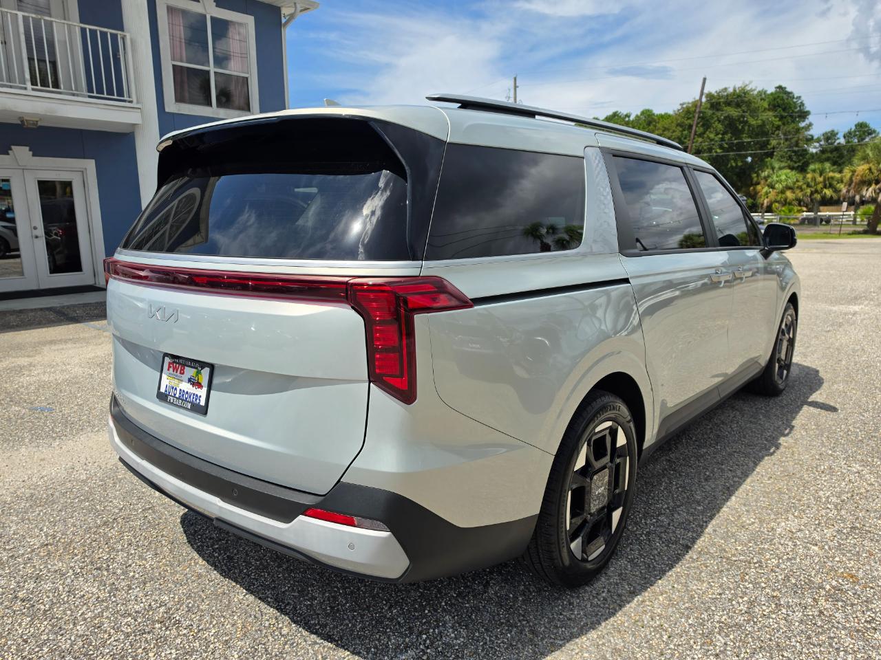 Kia Carnival EX FWD 2025