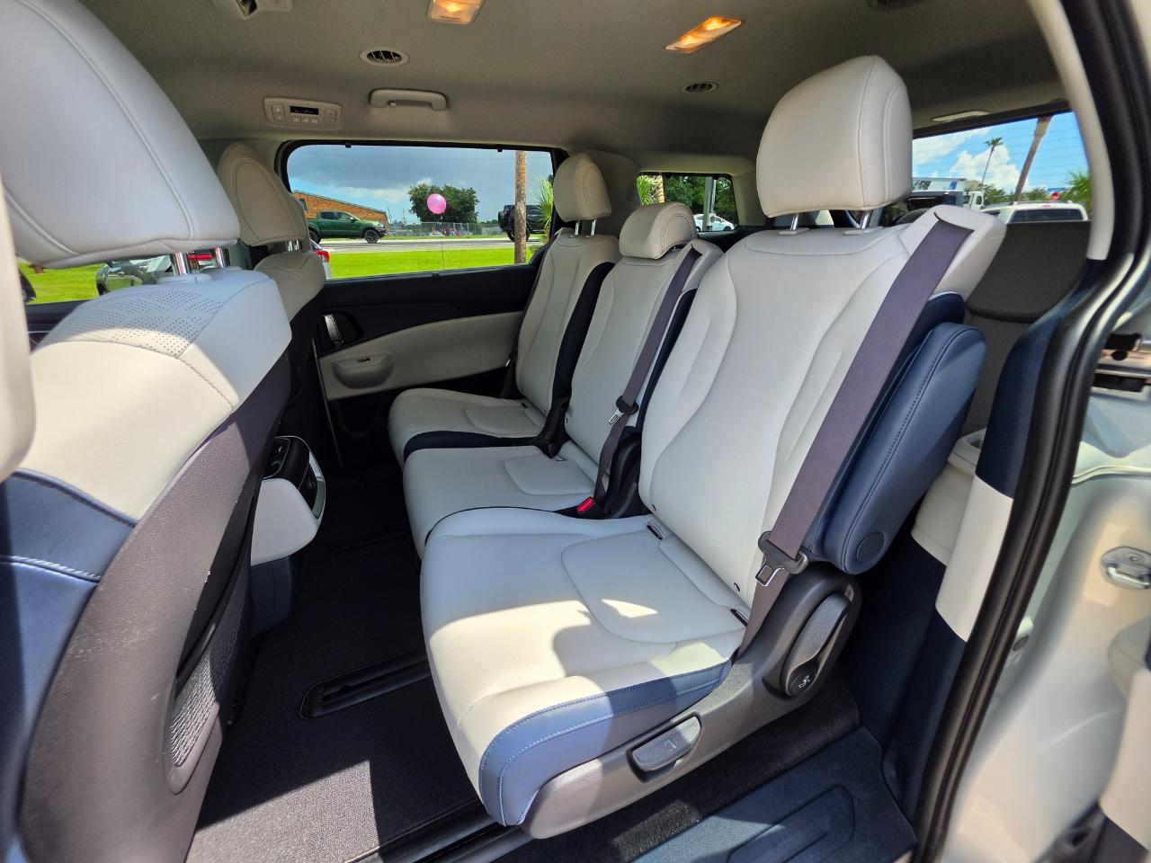 Kia Carnival EX FWD 2025
