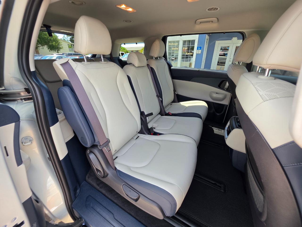 Kia Carnival EX FWD 2025