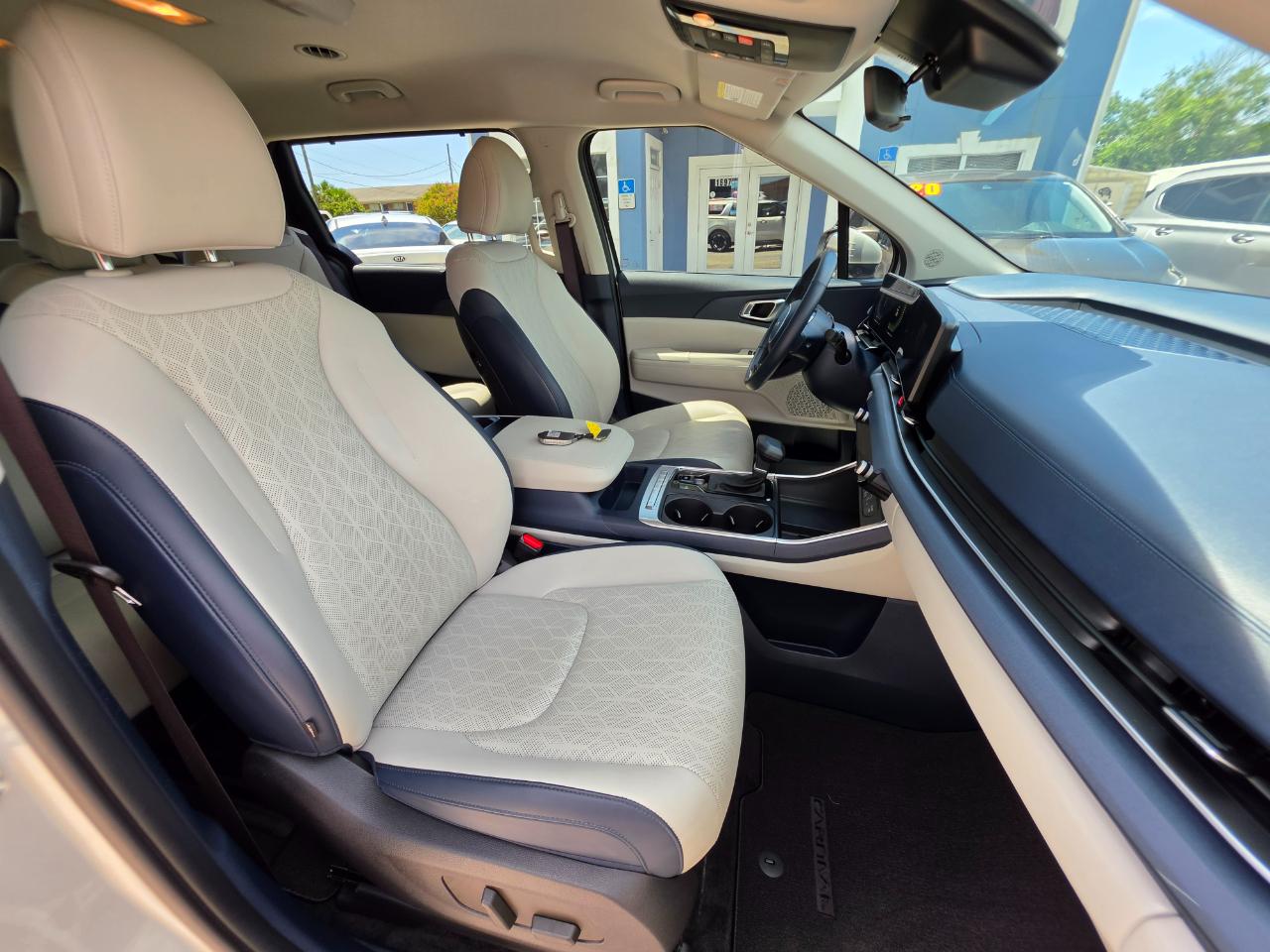 Kia Carnival EX FWD 2025