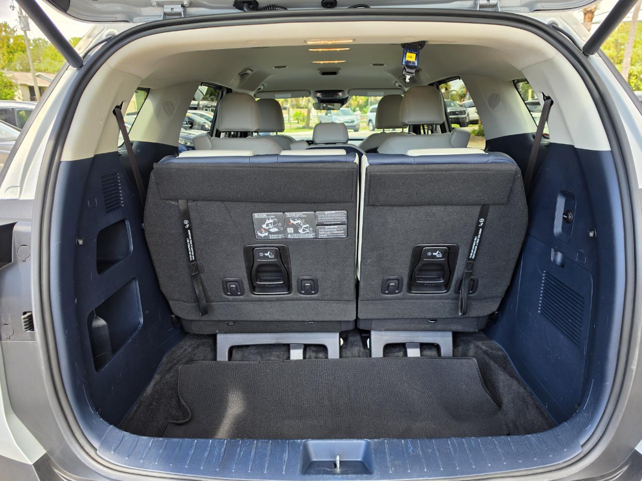 Kia Carnival EX FWD 2025